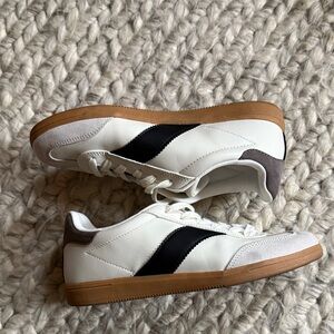 Universal Thread White and Black Athletic Shoes